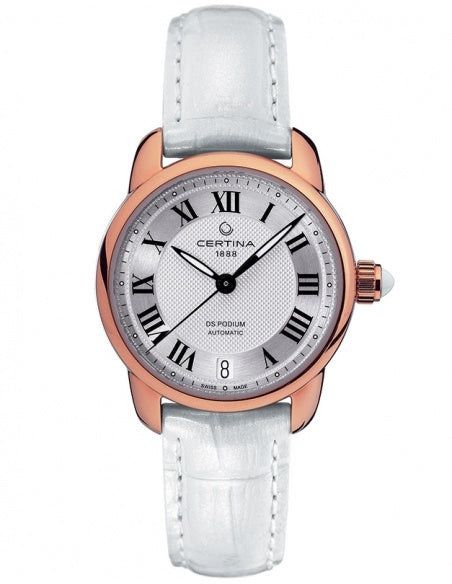 Vista frontal del reloj Certina DS Podium Lady Automatic C025.207.36.038.00 con caja en tono oro rosa, esfera blanca con números romanos negros y correa blanca de piel.
