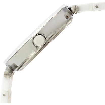 vista lateral del reloj Anne Klein AK/1019WTWT con caja blanca y corona central visible