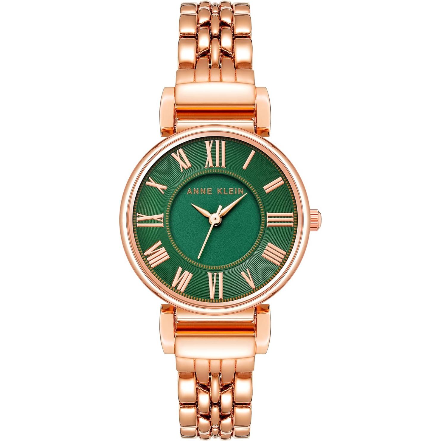 Reloj Anne Klein AK/2158GNRG vista frontal, caja y brazalete en oro rosa con esfera verde y números romanos dorados.