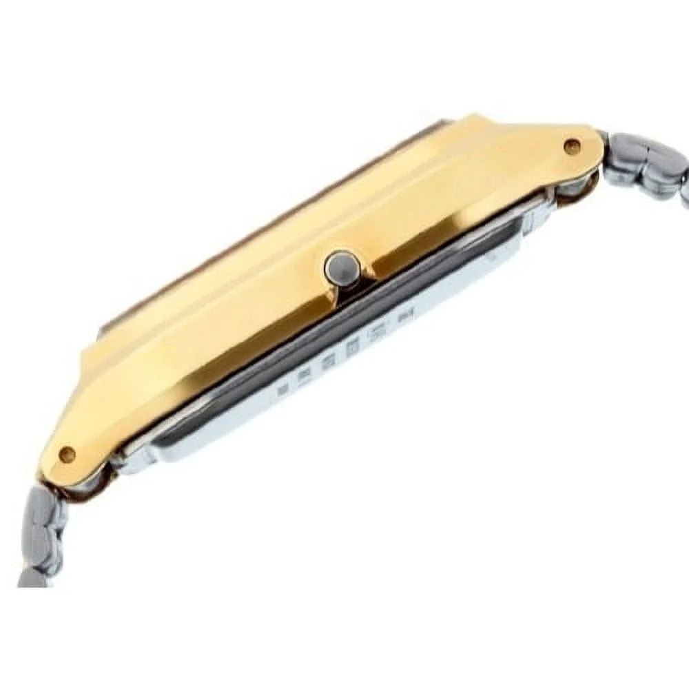 Vista lateral del reloj Casio AQ-230GA-9D mostrando perfil dorado, corona y correa metálica bicolor.