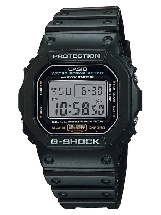 Reloj Casio G-Shock DW-5600 digital negro, resistente al agua y a impactos, visto de frente.
