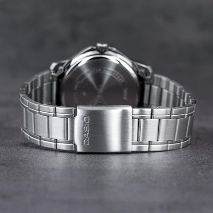Casio MTP-V004D-7CUDF stainless steel bracelet with signed Casio clasp and brushed finish link design.