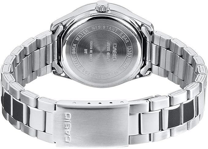 Parte trasera de reloj Casio acero inoxidable con cierre metálico y grabado de marca en la correa.