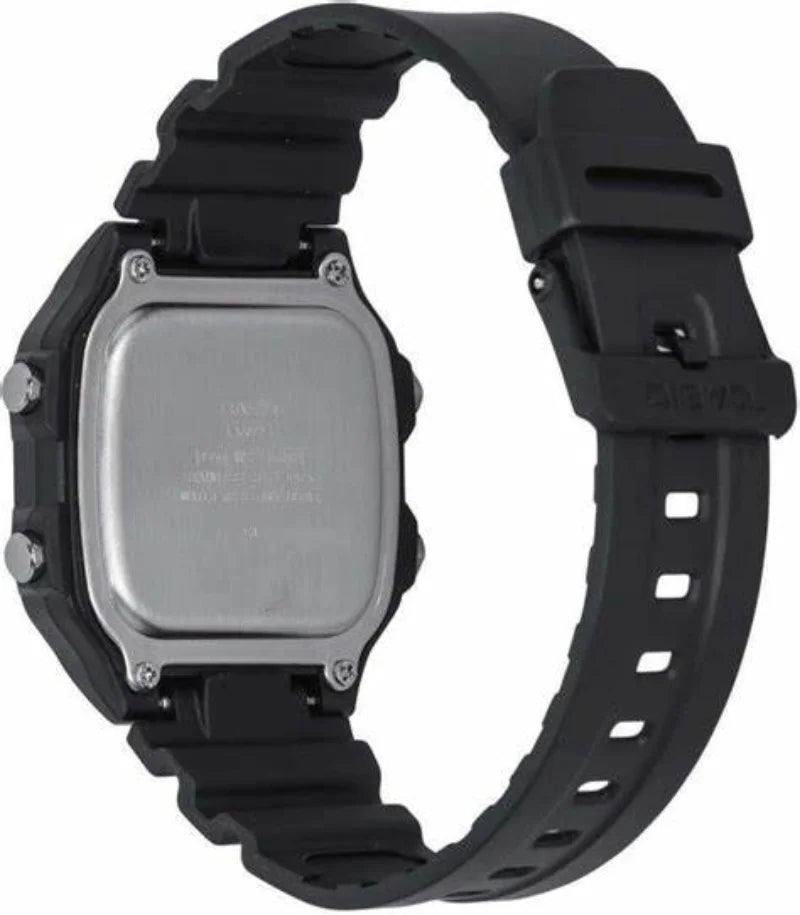 Parte trasera de reloj Casio digital negro con tapa metálica y correa de resina.