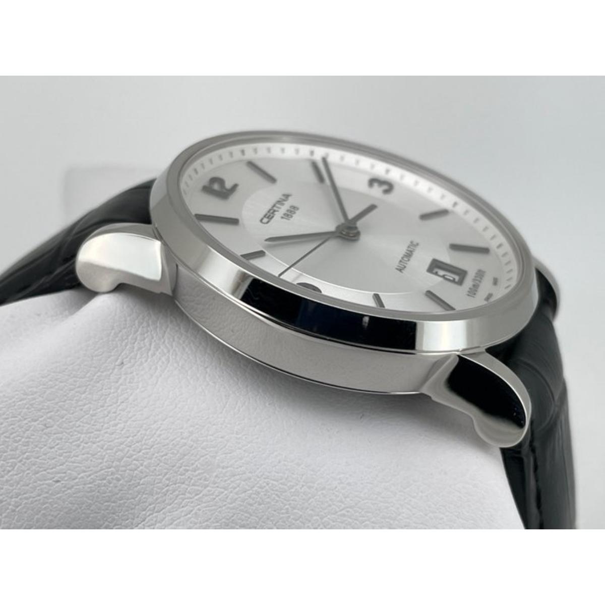 Detalle de la caja de acero inoxidable del Certina DS Caimano Lady Powermatic 80 C035.207.16.037.00 con acabado pulido y correa de piel negra.