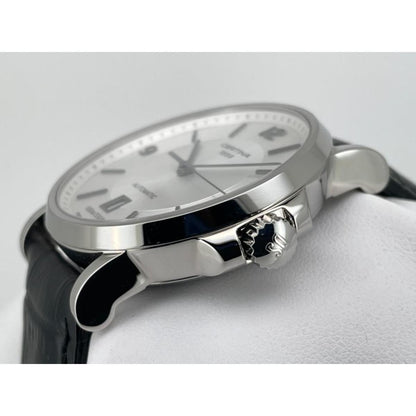 Detalle de la corona firmada del Certina DS Caimano Lady Powermatic 80 C035.207.16.037.00 con caja de acero pulido y esfera plateada.