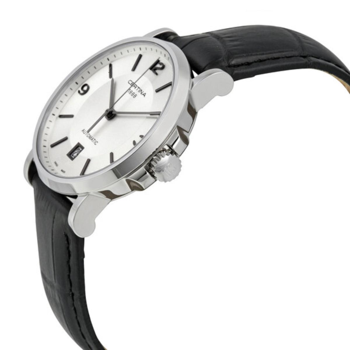 Vista lateral del Certina DS Caimano Lady Powermatic 80 C035.207.16.037.00 con caja de acero inoxidable, corona firmada y correa de piel negra.