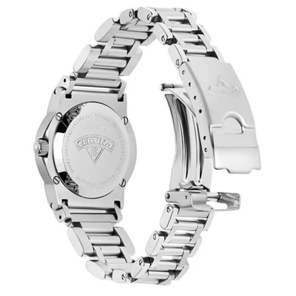 Parte trasera del Certina DS Cascadeur C129.8100.42.59 con fondo de caja de acero inoxidable grabado y brazalete de acero con cierre desplegable abierto.