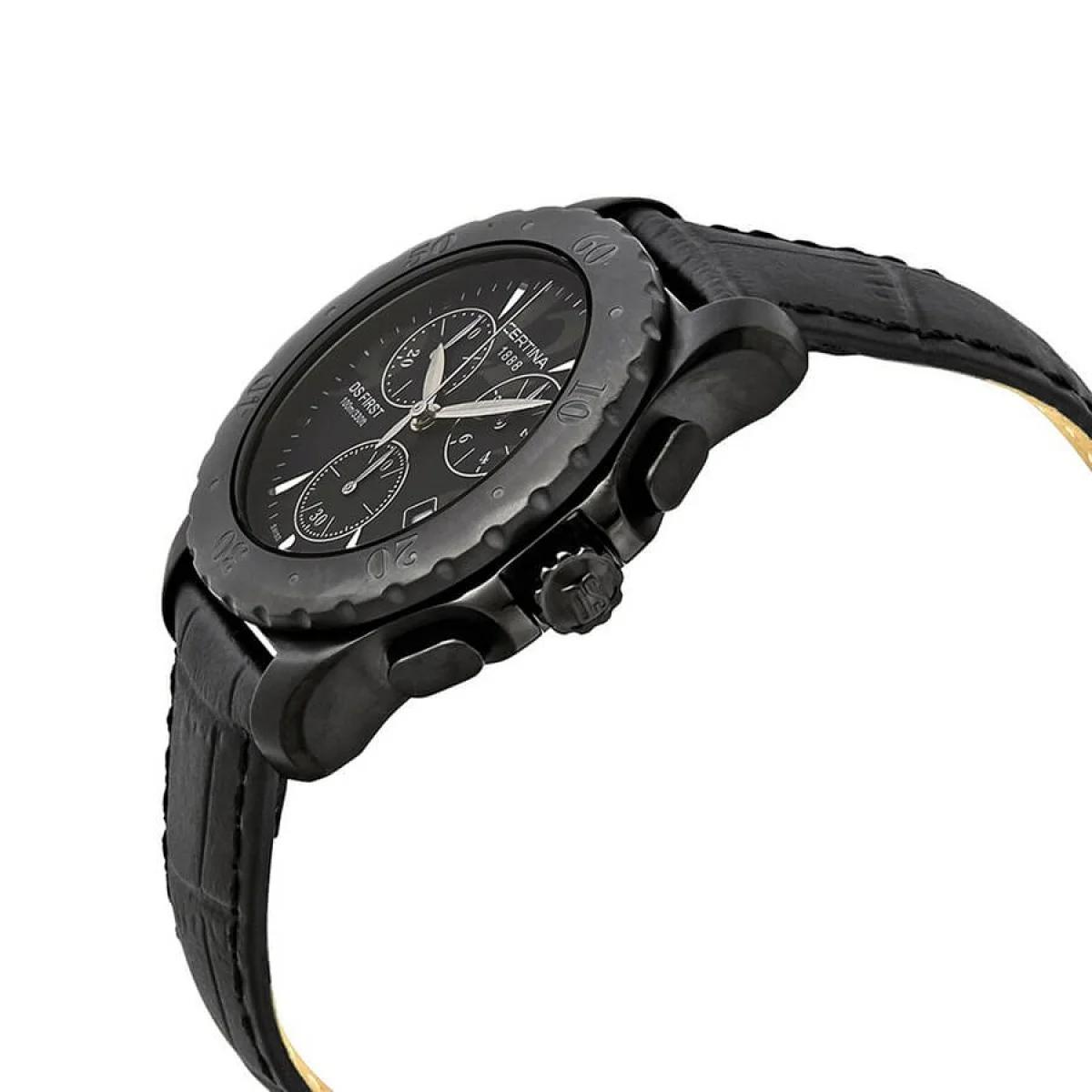 Perfil lateral del Certina DS First Lady Chronograph C538.708.4.46.61 mostrando caja y bisel negros, pulsadores de cronógrafo, corona firmada y correa negra de piel.