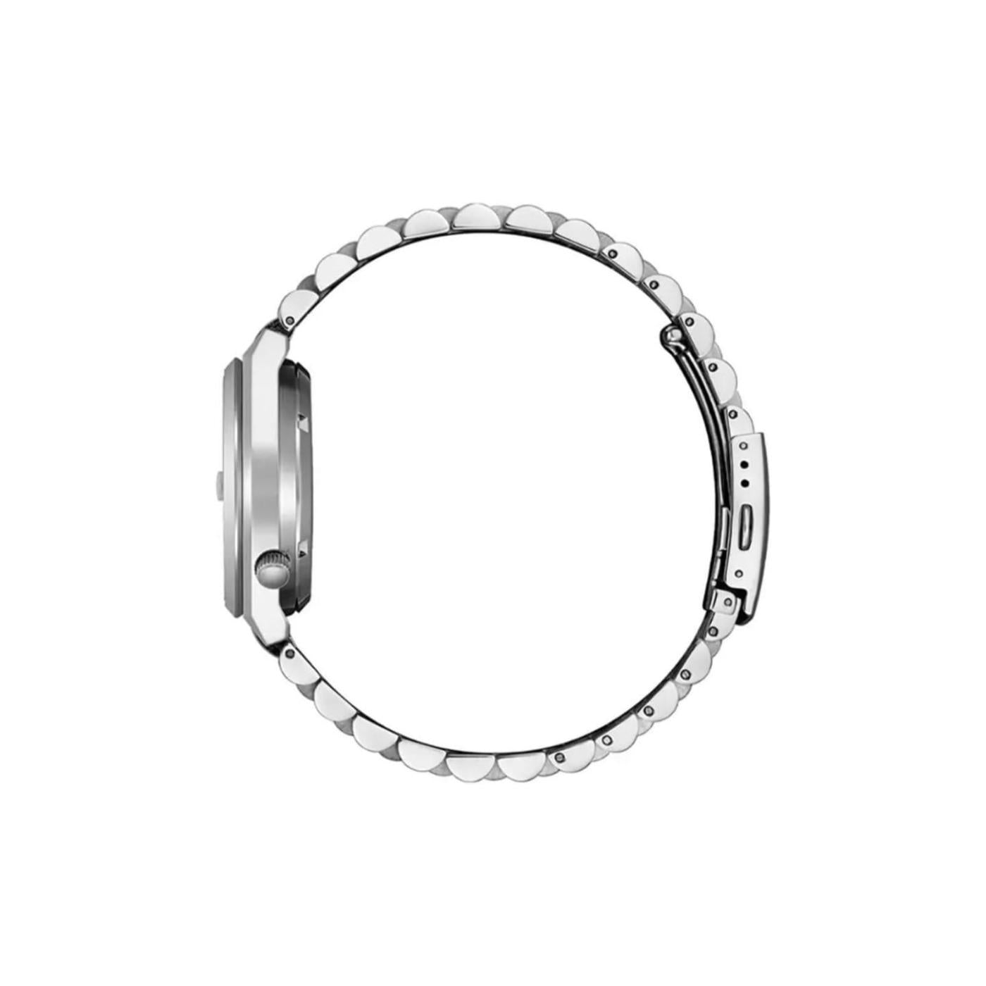 vista lateral del reloj Citizen con caja de acero inoxidable, corona a las cuatro y brazalete metálico articulado