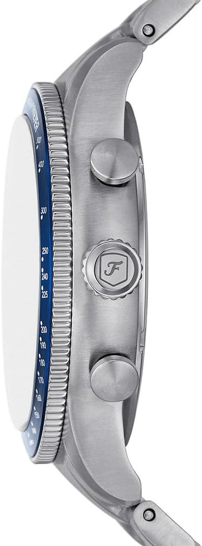 Reloj Fossil cronógrafo de acero con esfera azul mostrado en vista lateral, destacando corona y pulsadores.