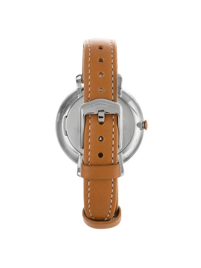 Parte trasera de reloj Fossil con correa de piel marrón, hebilla de acero inoxidable y caja redonda.
