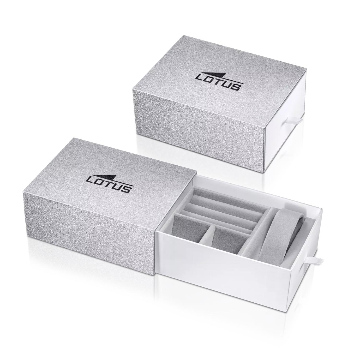 Caja plateada oficial Lotus tipo cajón para reloj, una cerrada y otra abierta mostrando interior acolchado gris con compartimentos