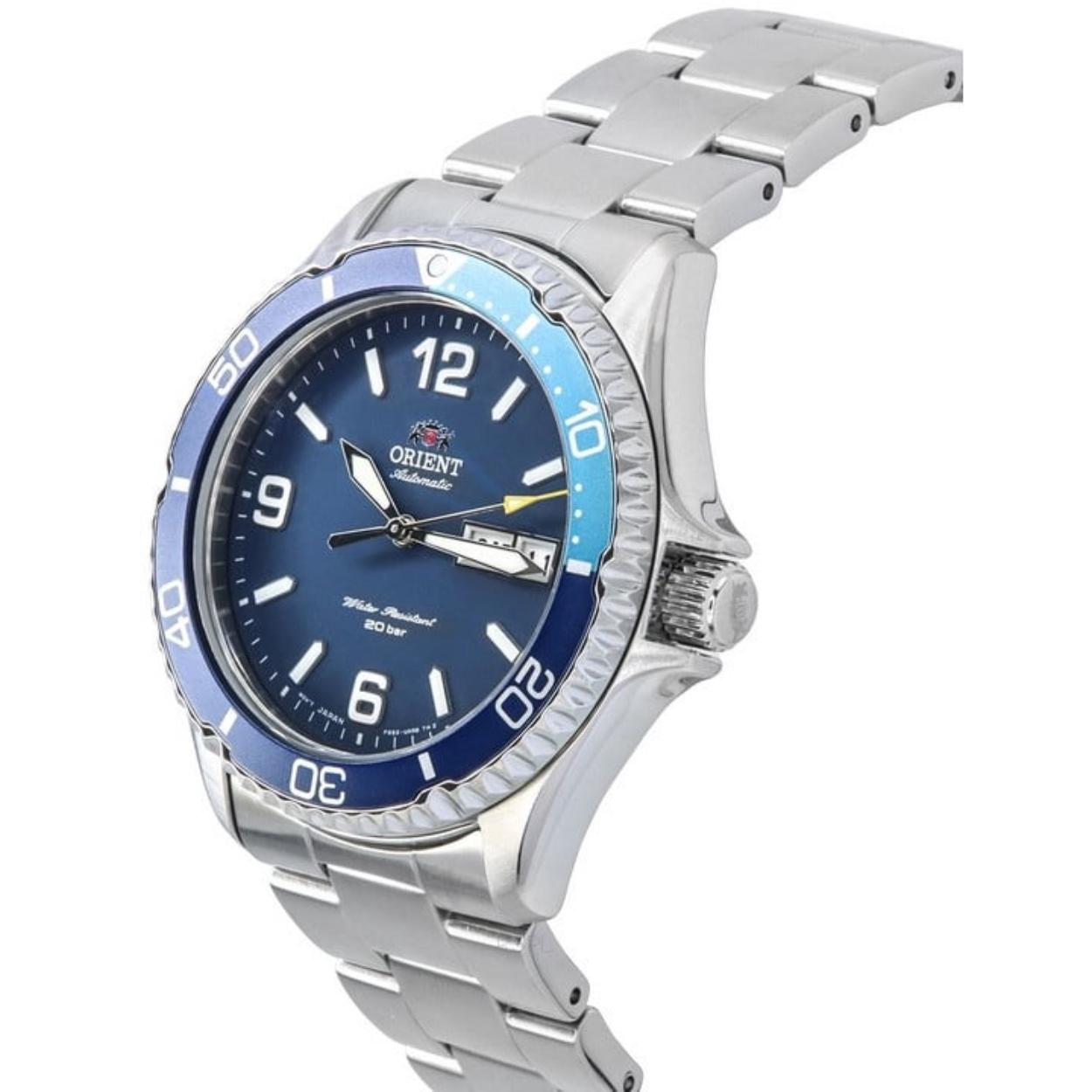 Orient Mako 3 RA-AA0818L19B automatic dive watch with blue dial, blue unidirectional bezel and stainless steel bracelet shown in angled front profile.
