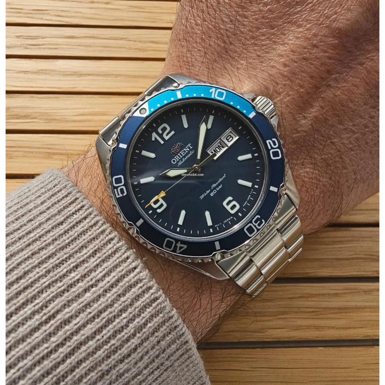 Orient Mako 3 RA-AA0818L19B automatic dive watch worn on wrist with blue dial, blue unidirectional bezel and stainless steel bracelet.