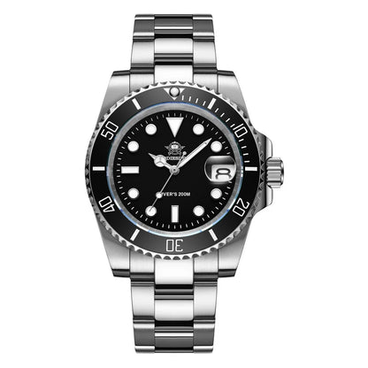 Reloj Addiesdive para hombre en vista frontal, esfera negra, bisel giratorio y brazalete de acero inoxidable estilo diver.