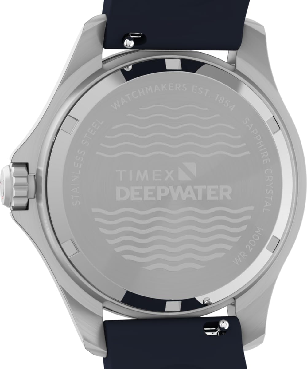 Parte trasera del reloj Timex Deepwater con tapa de acero inoxidable y grabados del modelo.