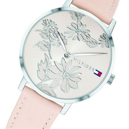 Reloj Tommy Hilfiger para mujer con esfera floral grabada en tono claro y diseño elegante.