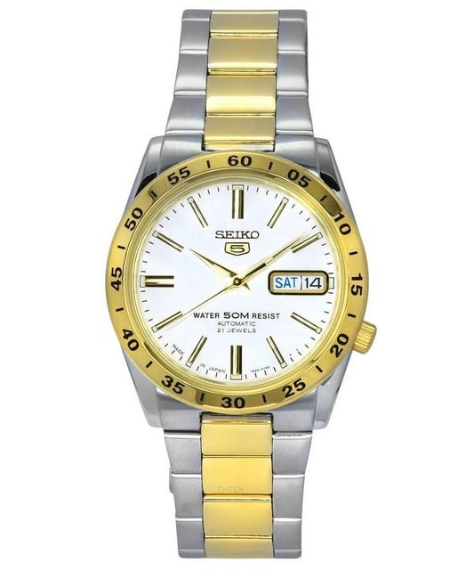 Reloj Seiko 5 automático bicolor con esfera blanca y calendario día y fecha mostrado en vista frontal.
