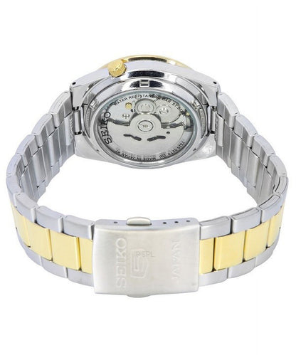 Reloj Seiko 5 automático bicolor con fondo transparente mostrado en vista trasera, destacando el movimiento y el brazalete.