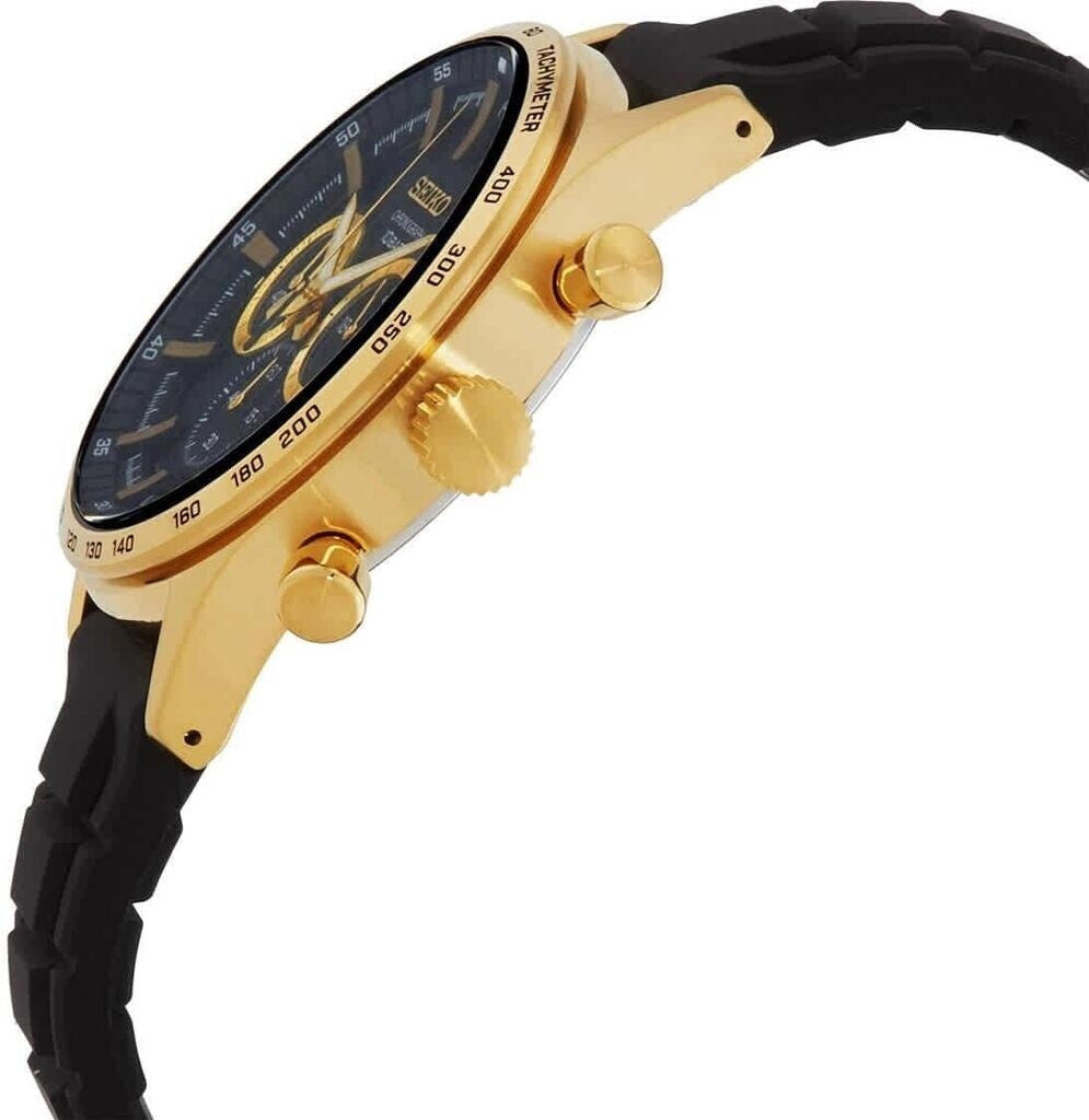 Reloj Seiko cronógrafo dorado con correa negra mostrado en vista lateral, destacando la corona y los pulsadores.
