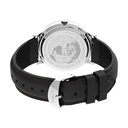 Parte trasera del reloj Timex Waterbury para hombre con caja de acero inoxidable y correa de piel negra con hebilla firmada.