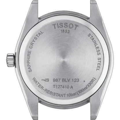 Primer plano de la tapa trasera del Tissot Gentleman T127.410.11.041.00 en acero inoxidable cepillado, con inscripciones sobre cristal de zafiro, resistencia al agua 10 bar y datos de referencia grabados