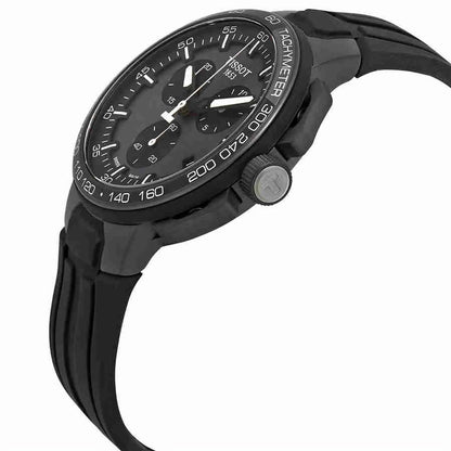 Reloj Tissot T-Race Cycling T111.417.37.441.03 en vista tres cuartos, con caja y bisel negros con escala taquimétrica blanca, esfera cronógrafo negra y correa de caucho negro deportiva.