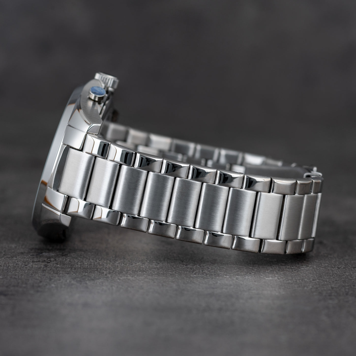 Tommy Hilfiger 1791348 side profile with stainless steel case and stainless steel bracelet showing link design.