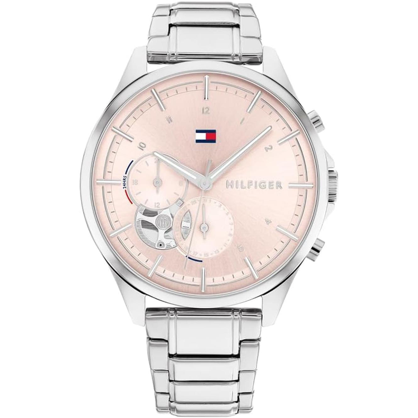 reloj Tommy Hilfiger con caja redonda plateada, esfera rosa con subesferas y brazalete metálico de acero inoxidable