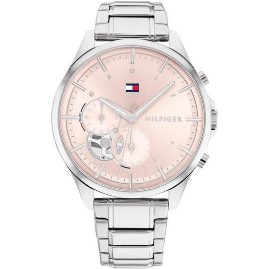 reloj Tommy Hilfiger con caja redonda plateada, esfera rosa con subesferas y brazalete metálico de acero inoxidable