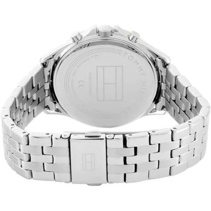 parte trasera del reloj Tommy Hilfiger con caja de acero y brazalete metálico vistos desde atrás